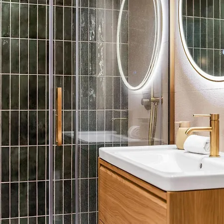Le Cocon Tropezien Avec Terrasse Privee A 5 Minutes Du Port Apartman Saint-Tropez